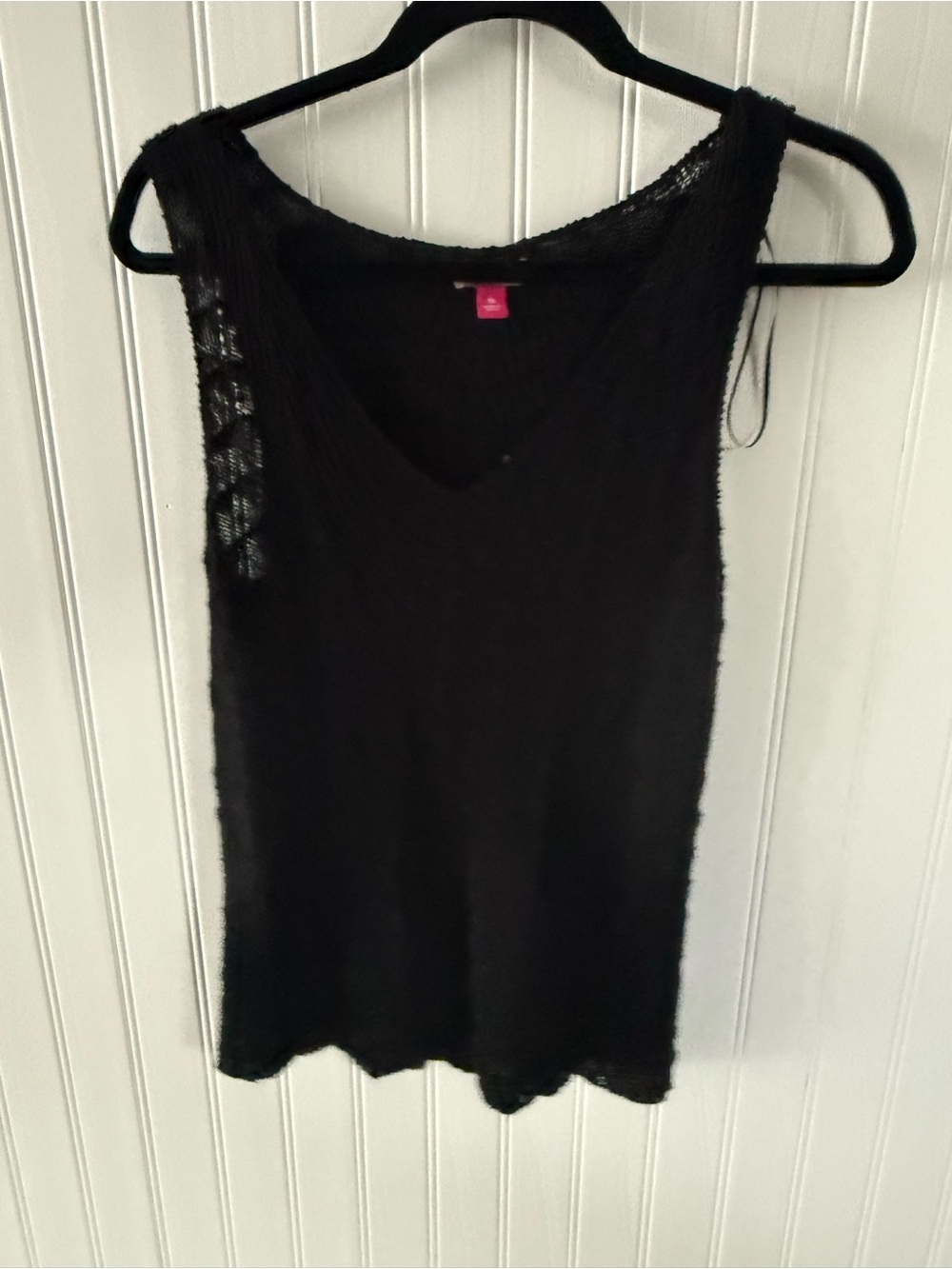 Vince Camuto Black Sleeveless Knit V-Neck Tank